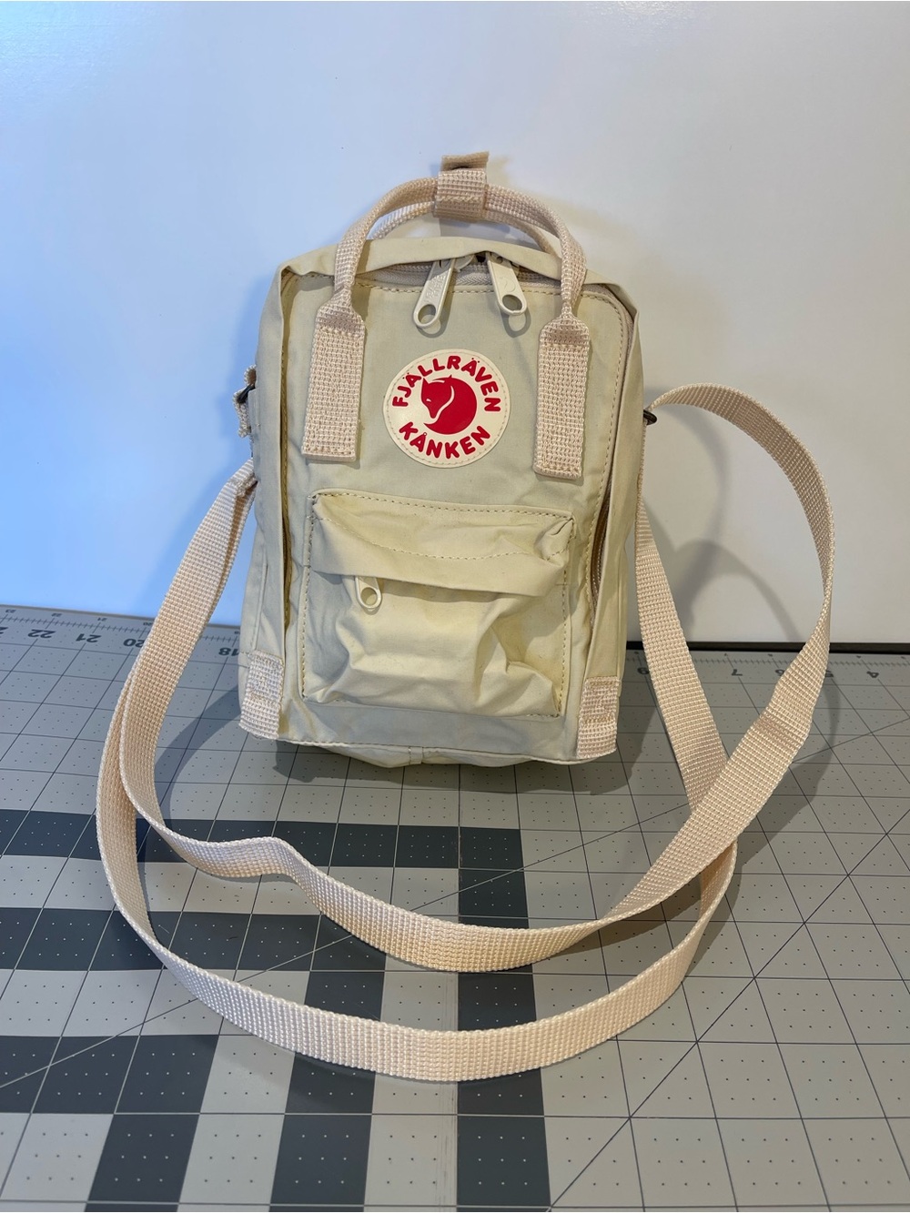 Fjallraven Kanken Sling 23797 Cream Beige Mini Crossbody Shoulder Bag 2.5L